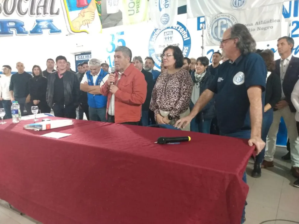 Los gremios de la región quieren discutir algo más que salarios con la gobernadora