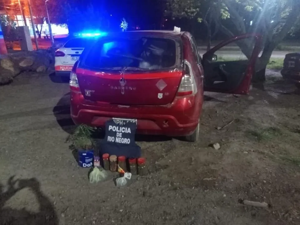 En un control de rutina la policía se llevó una sorpresa cuando abrió el baúl de un auto 