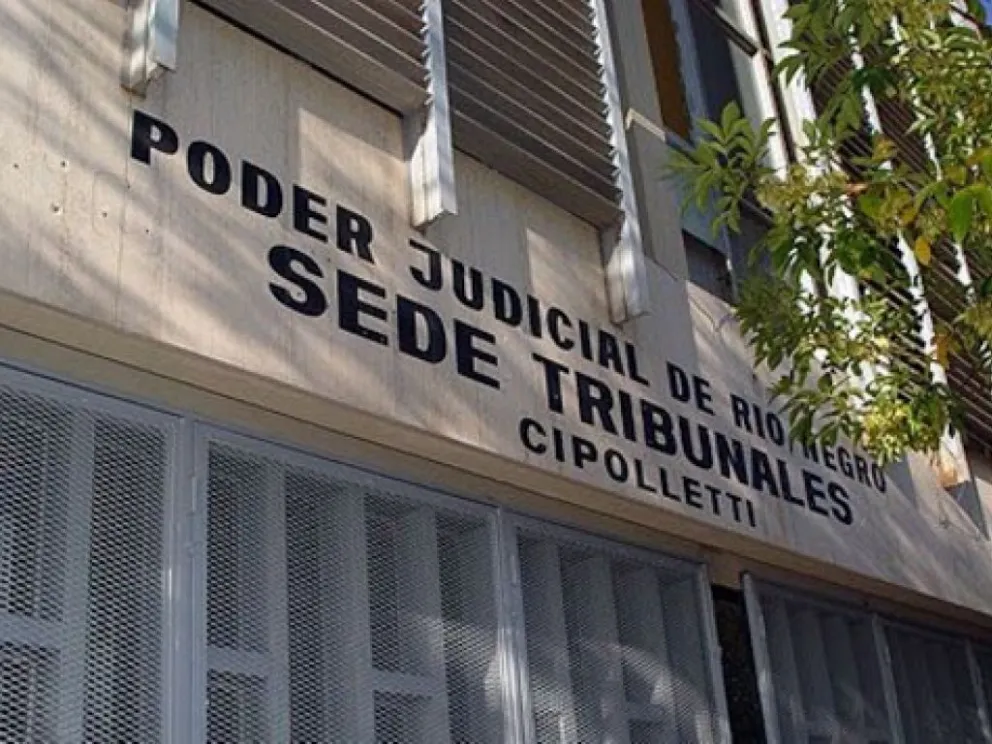 Le dijo a su cocinera "andate, no me servís más": tendrá que pagar indemnización y multa
