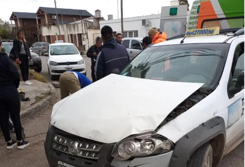 Un segundo siniestro vial en Viedma con moto incendiada