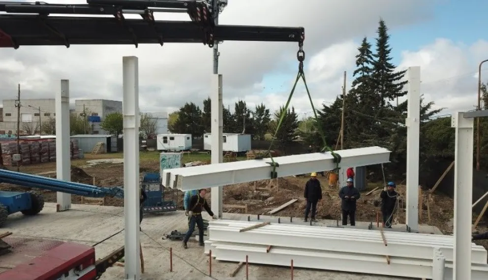 Avanza el armado de la estructura metálica de la nueva Terminal