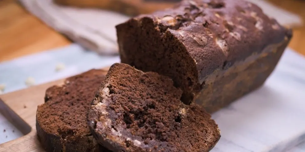 Receta express: budín de chocolate sin manteca y en solo 3 pasos