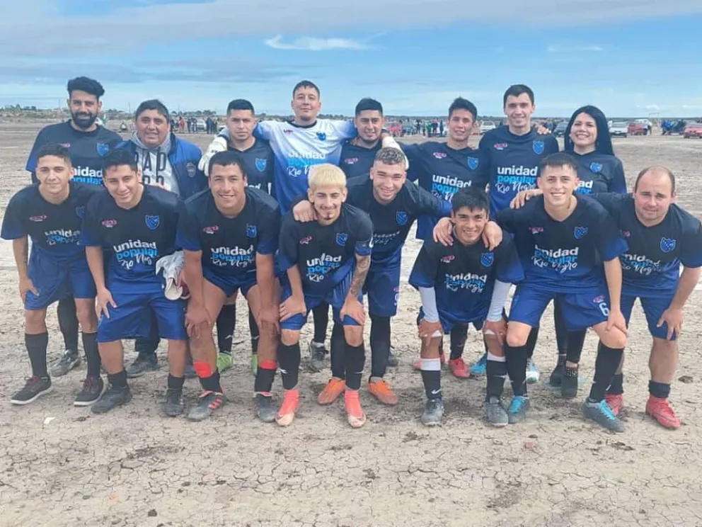 Se armó un lío en un club barrial por la entrega de camisetas con insignias políticas 