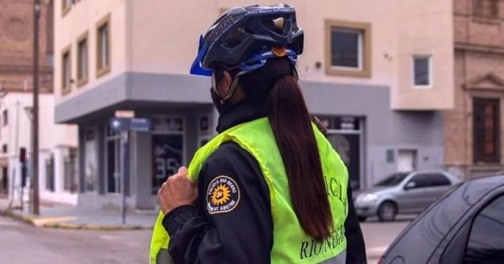 No la dejaron entrar al Jardín de su hija por vestir uniforme policial