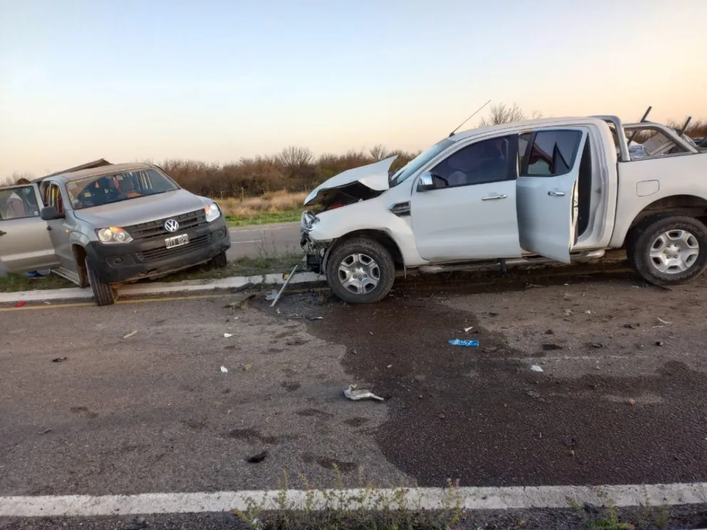 Dos camionetas destrozadas en la ruta con pasajeros de la Comarca Viedma-Patagones