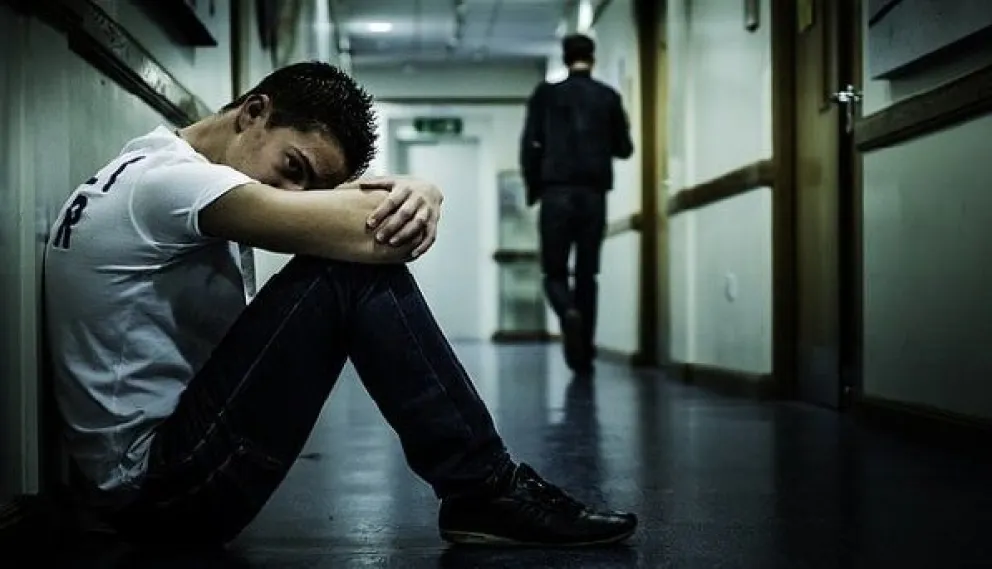 Fallo ejemplar: un juez ordenó a 3 jóvenes que dejen de hacerle bullying a su compañero