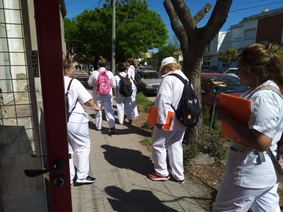 A “full” la campaña que junta orín para fabricar medicamentos contra la infertilidad