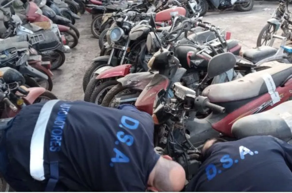Preparan motos y autos de Viedma para mandarlos a destrucción
