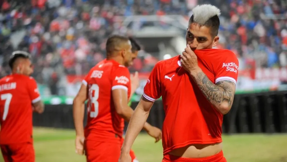 Sigue en alza: el Rojo le ganó bien a Vélez y se metió en cuartos de final