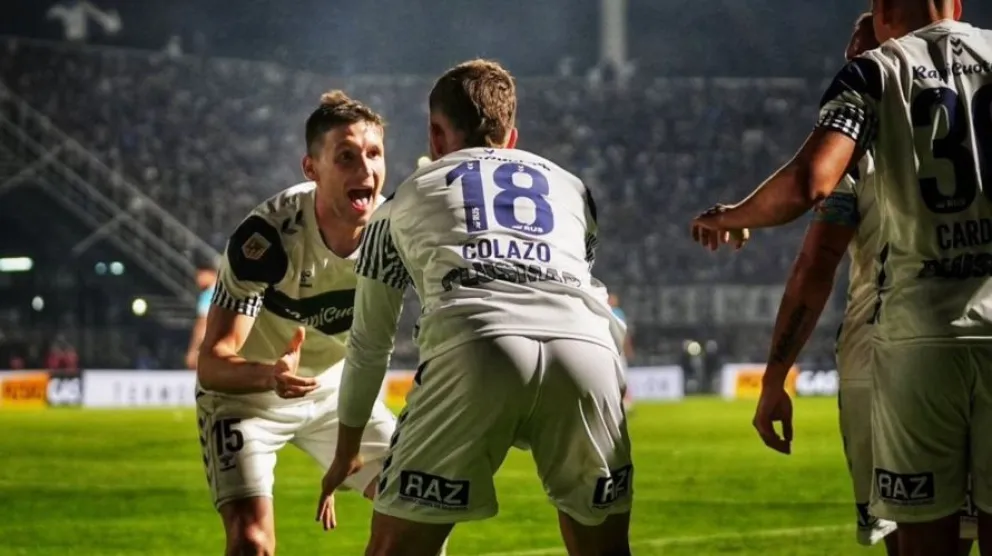 Gimnasia superó a Arsenal y le arrebató el liderazgo a Boca