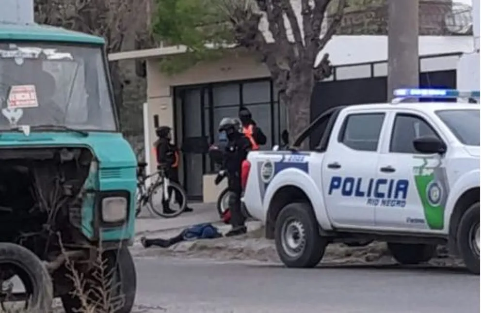 Estaban flojos de papeles, escaparon y la policía los frenó luego de una intensa persecución