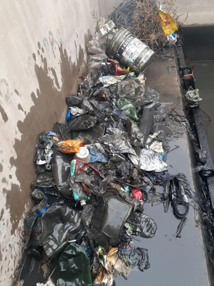 Antes de las lluvias, sacaron gran cantidad de basura de las bocas de tormenta