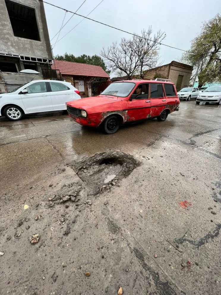 La lluvia provocó severos daños en el pavimento