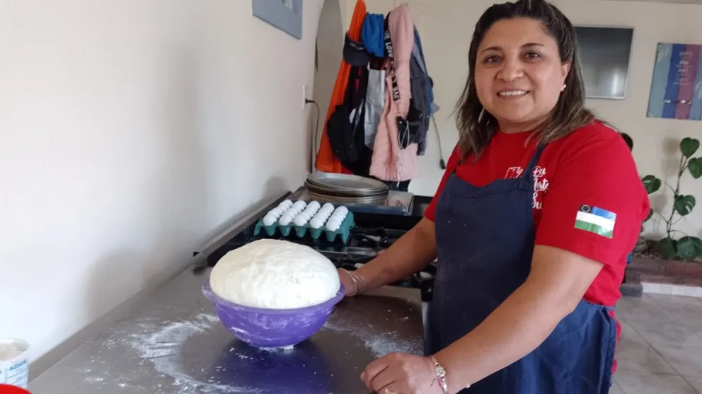 Alejandra Licera, una microemprendedora que se gana la vida con las manos en la masa