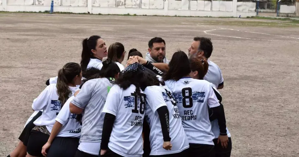 Empleados de Comercio sigue en lo más alto del fútbol femenino