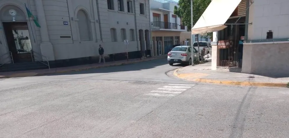 Solicitan el repintado de las sendas peatonales en la zona centro de Carmen de Patagones
