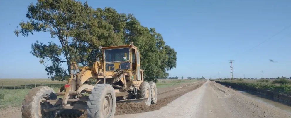 Luego de las intensas lluvias comenzó el trabajo de mantenimiento en calles de tierra y caminos