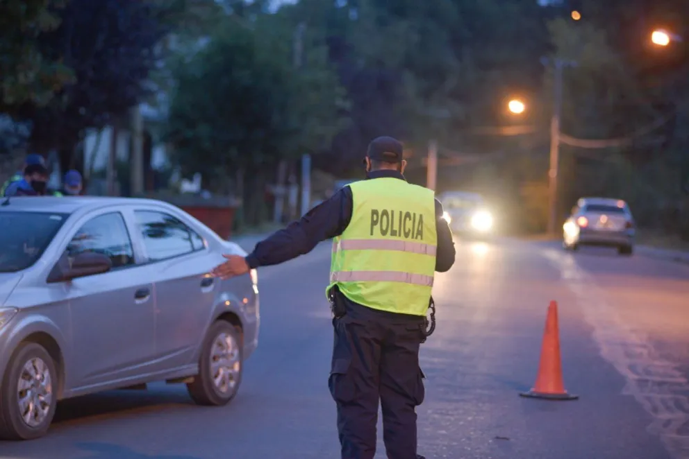 Controles policiales estrictos durante el fin de semana extra largo