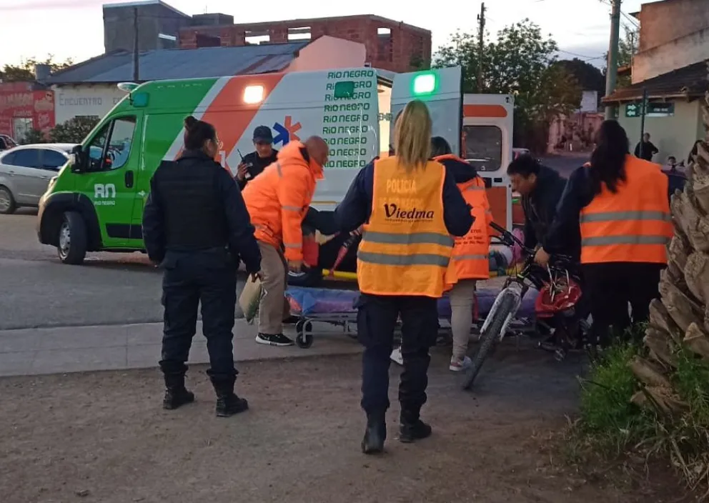 Susto en la terminal abarrotada de gente con una mujer descompensada