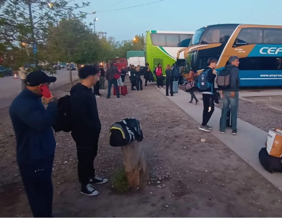 Salió de la U 12, se emborrachó en la espera del micro, peleó con un policía y terminó preso