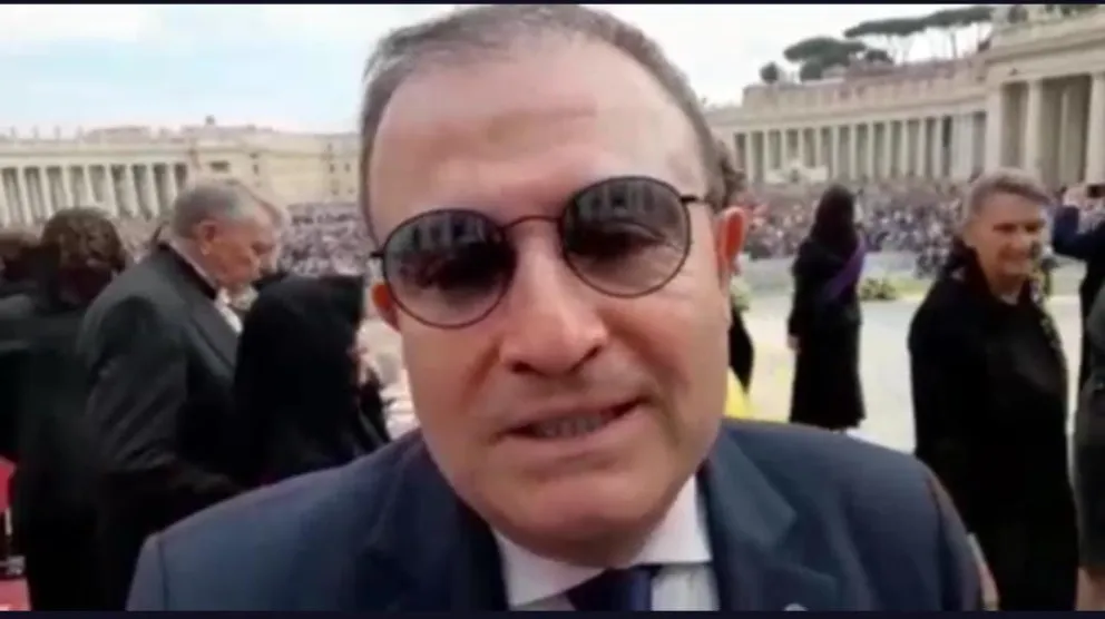 Pesatti entregó al Papa un documento del paso del “Enfermero santo” por el Círculo de Obreros