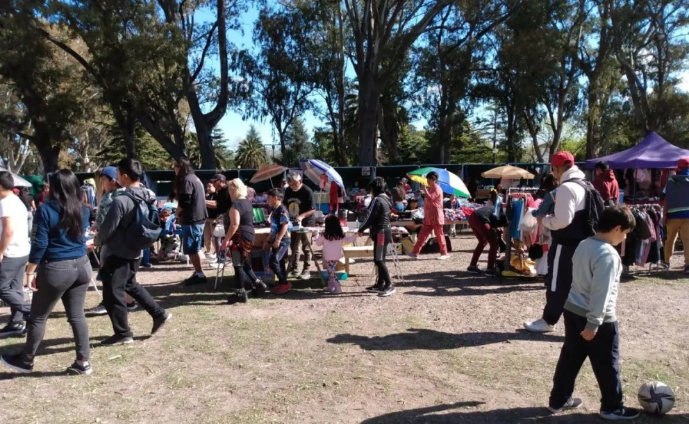 Tras el temporal que desarmó los puestos, la feria La Comarca estuvo a pleno este domingo