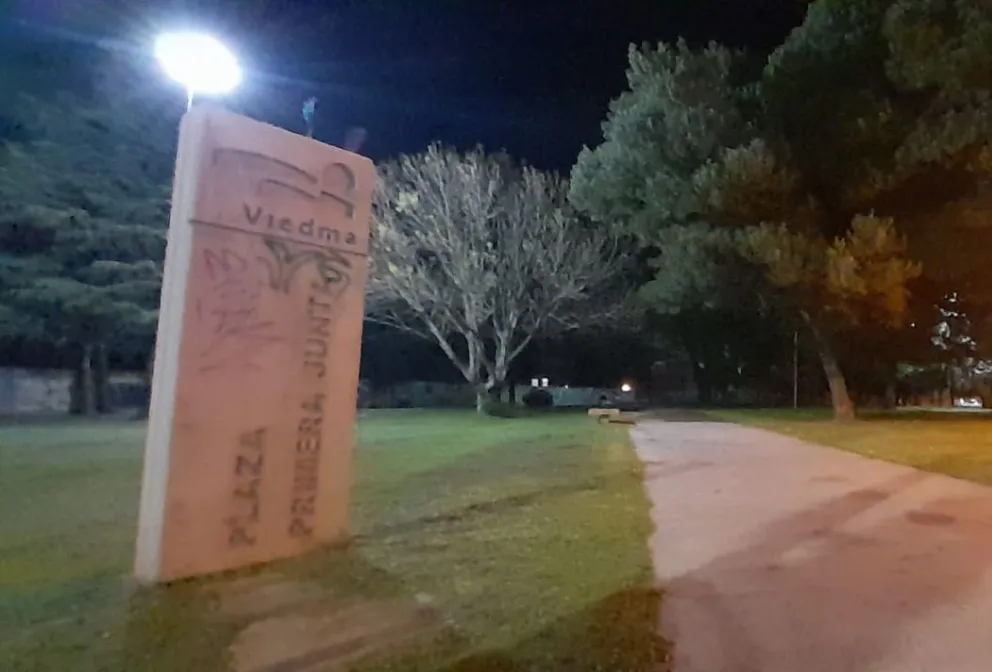 Marcan lugares oscuros en la noche viedmense que pueden ser peligrosos para la seguridad