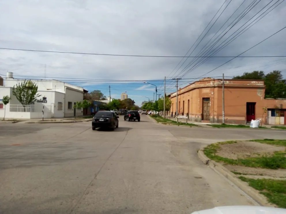 Otra vez "motochorros" al acecho pero solo lograron un celular como botín
