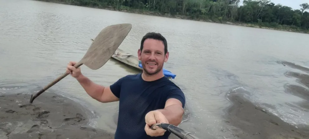 Un viedmense recorrió en canoa las aguas amazónicas