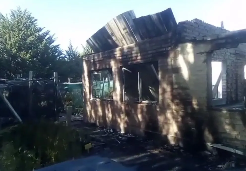 Un incendio destruyó un vivero que funciona en la ruta provincial N° 1
