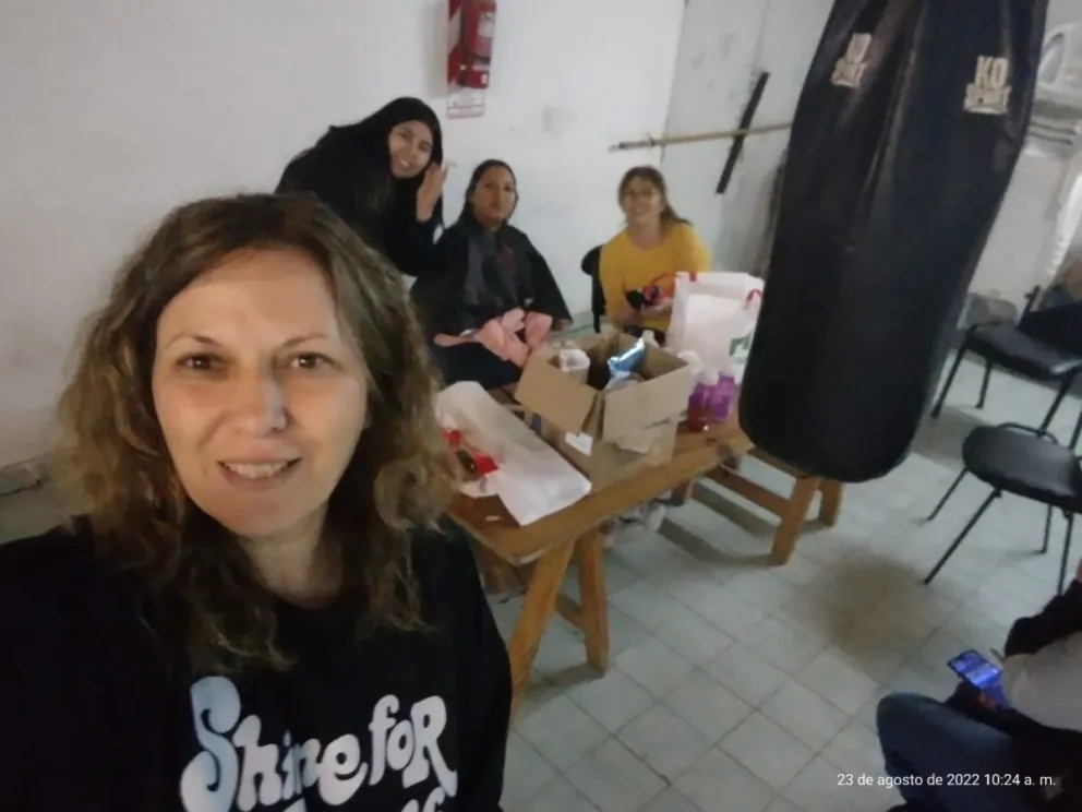 Viviana Ciccarelli una emprendedora que encontró en su oficio de peluquera "un cable a tierra"