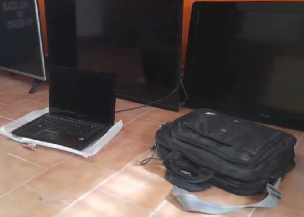 Nadie sabe cómo hicieron para cargar tres televisores en un robo, ahora están presos