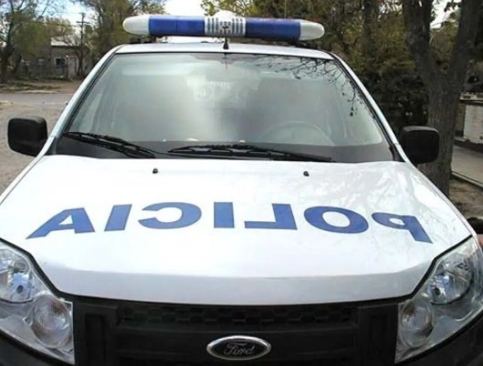 Con arma de fuego robaron un local comercial ubicado en Alsina y Moreno