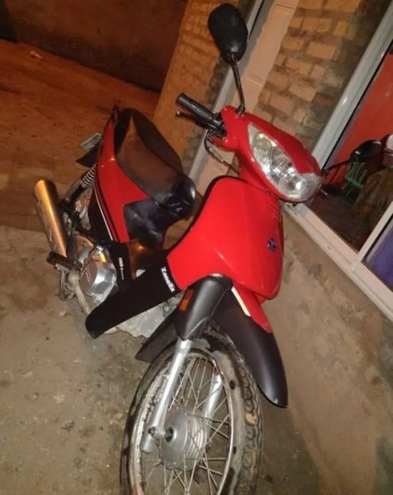 Inseguridad en Viedma: se robaron una moto de la puerta de un supermercado 
