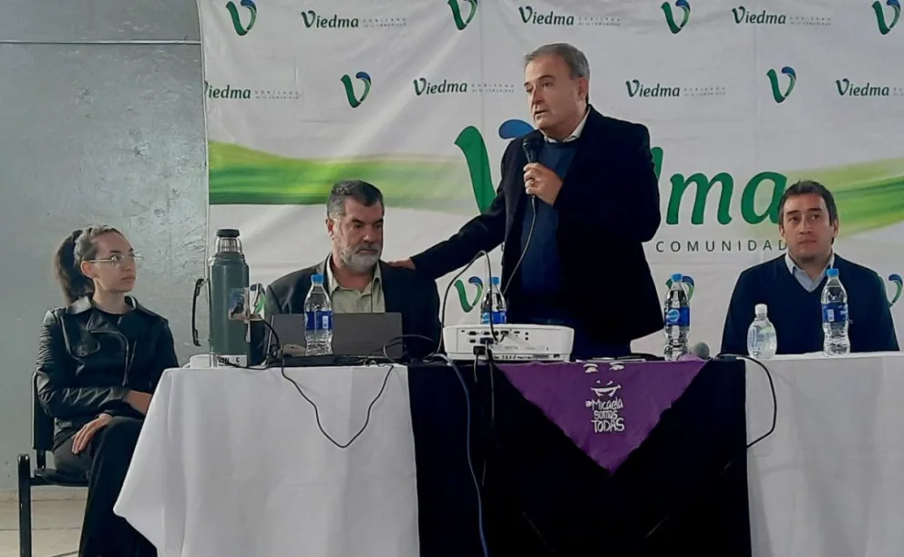 Pesatti reconoció el trabajo de la Fundación Micaela en la persona de Néstor “Yuyo” García 