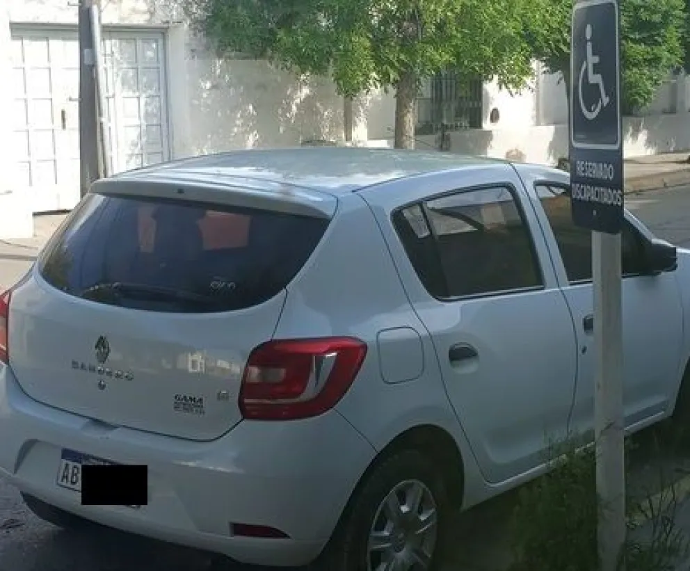 Un abuelo de Patagones actuó prepotente luego de estacionar en un lugar para discapacitados: “Vos no sabés quién soy yo”