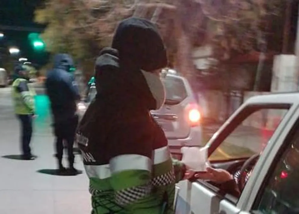 Siguen las quejas de vecinos y denuncian que sus veredas se convierten en baños