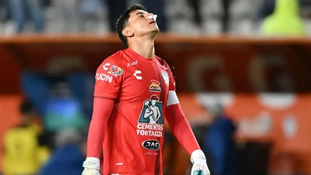 VIDEO: Oscar Ustari le atajó un penal a Rogelio Funes Mori y se descompensó