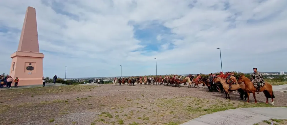 Decenas de caballos criollos de varios puntos del país desfilaron en el Cerro de la Caballada