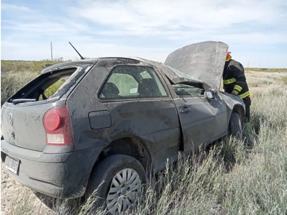 Espectacular vuelco en la ruta N°3: el conductor salvó su vida de milagro