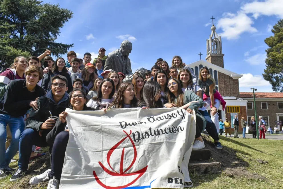 Miles de peregrinos fueron convocados en Viedma por San Zatti