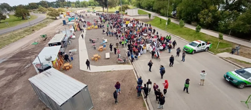 Nutrida procesión para homenajear a los peregrinos
