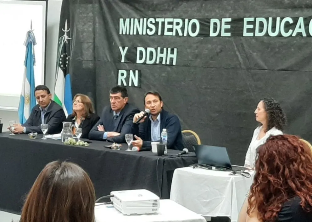 Educación de Río Negro presentó un plan de Fortalecimiento en Alfabetización Inicial y Matemática