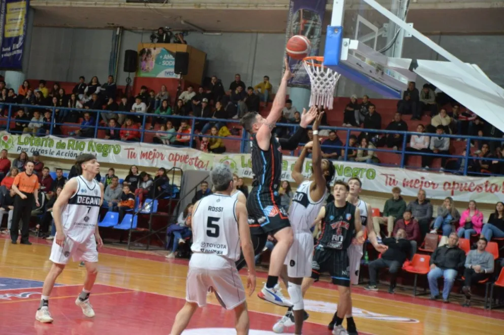 Deportivo Viedma se hace fuerte como local