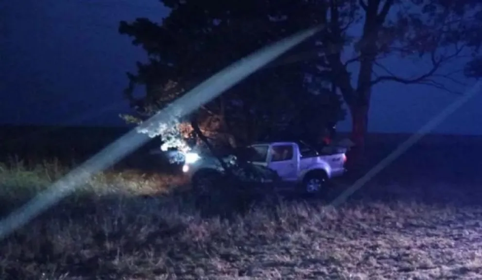 Un conductor murió al chocar contra un árbol cerca de Monte Hermoso