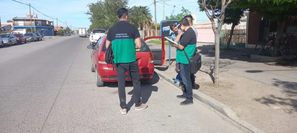 Trasladaban alimentos en autos hasta que los encontraron los inspectores municipales