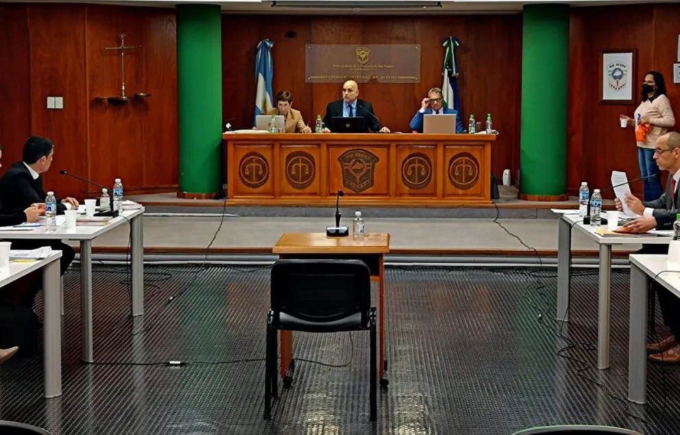 Violó a su hija y a su hijastra y le dieron 10 años y 8 meses de prisión