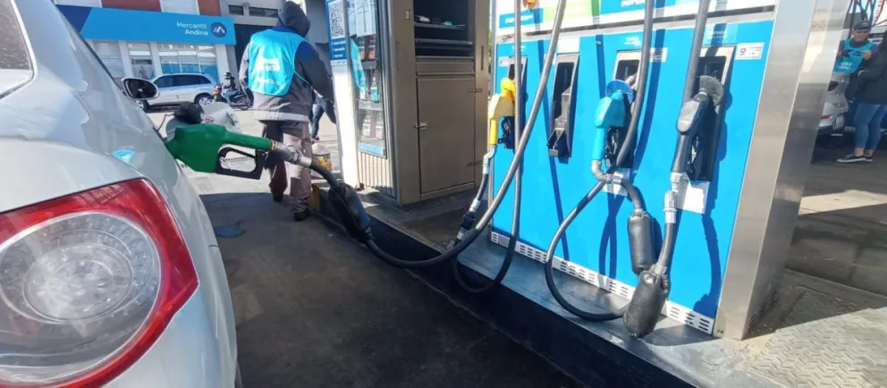 Malestar en Viedma por la prohibición del uso del código QR en las estaciones de servicio