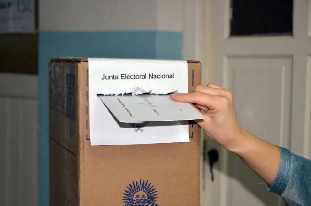 Se van conociendo los primeros datos y Milei pica en punta 