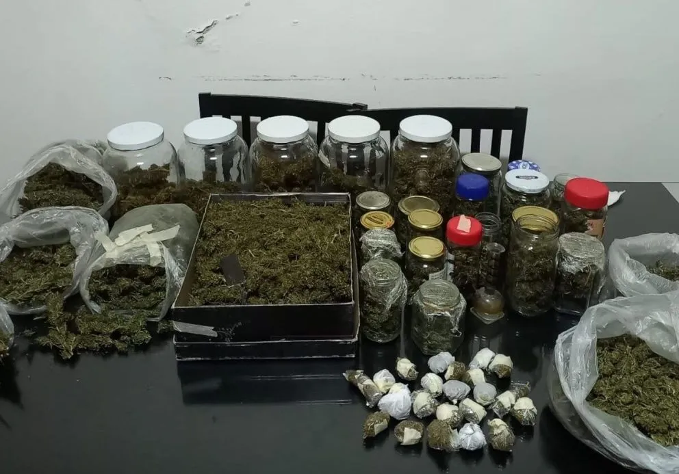 Pasan los días y sigue detenida la mujer que tenía en su poder 1,5 kilos de marihuana